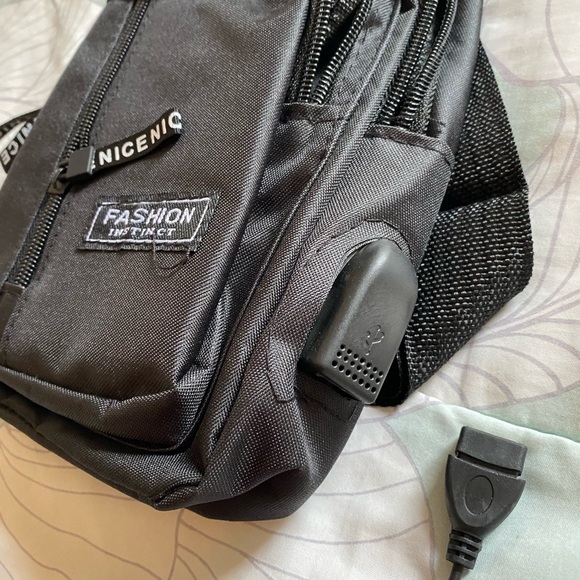 Small sling backpack - Picture 7 of 7